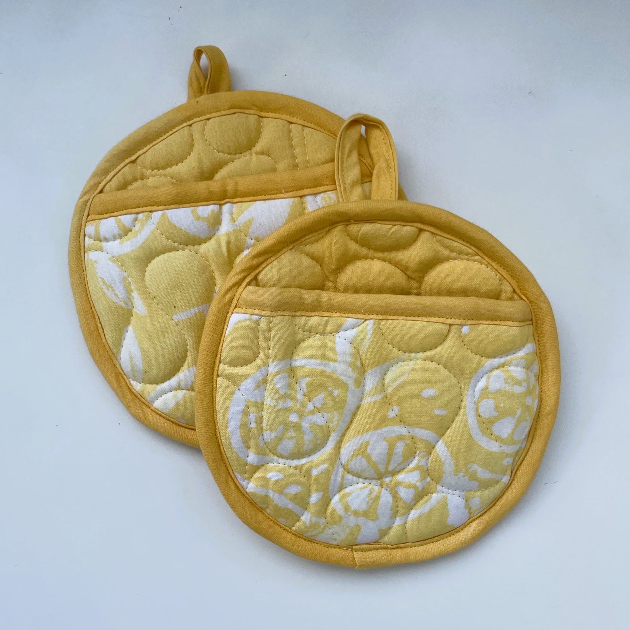 Pie Mitt Set - Kenyan materials and design for a fair-trade social enterprise