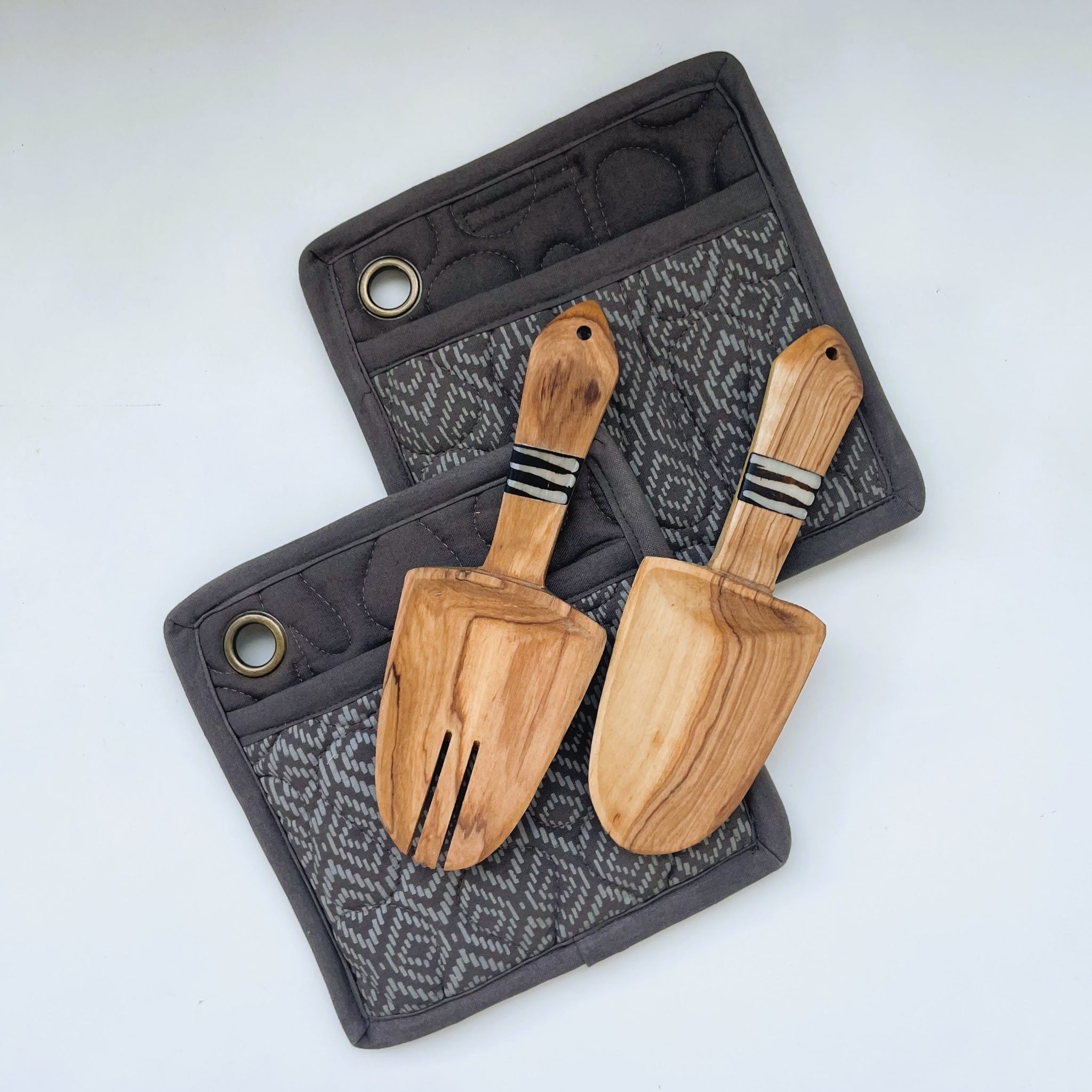 Screen Print Pot Holder and Spoon Set - handmade using local Kenyan materials by the women of Amani for a Fair Trade social enterprise