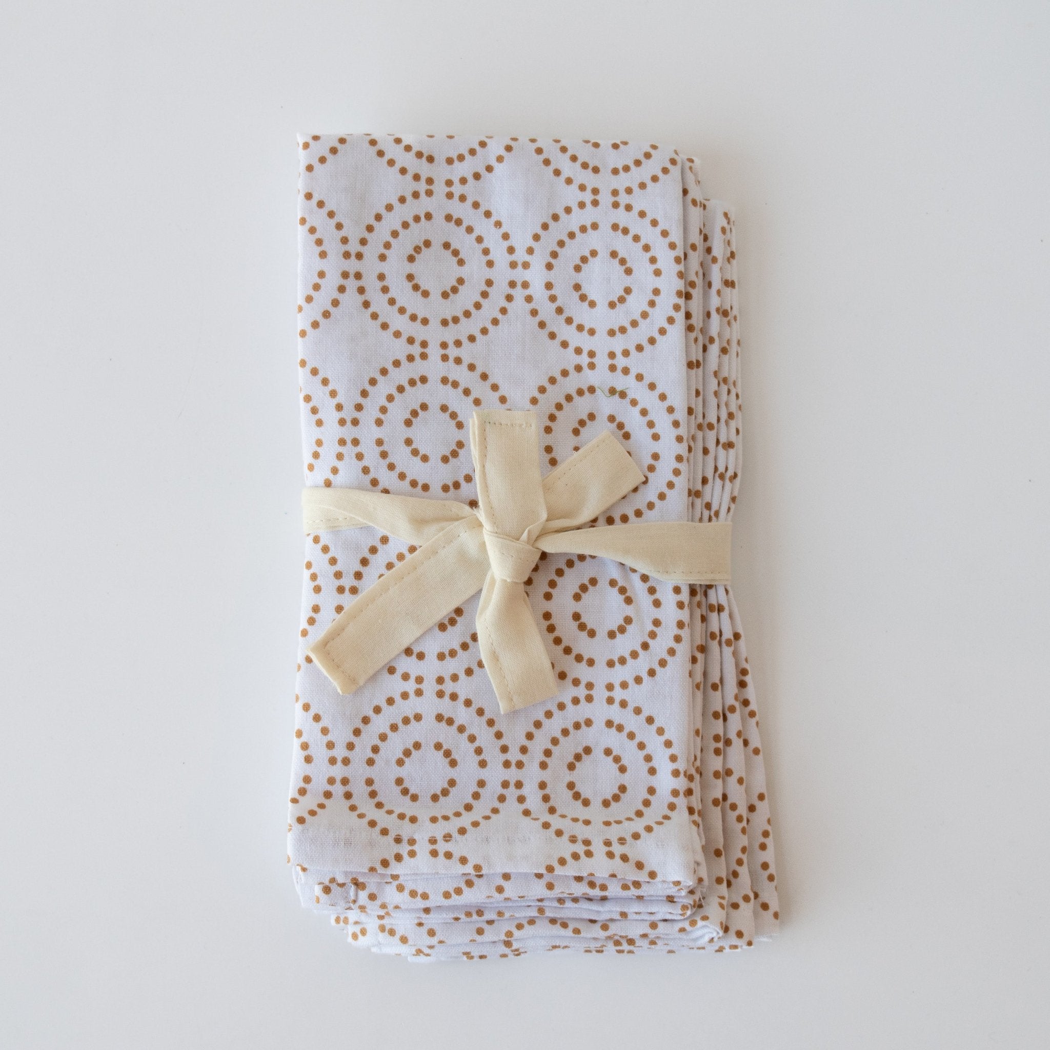 Set of 4 white napkins with brown circular dotted pattern