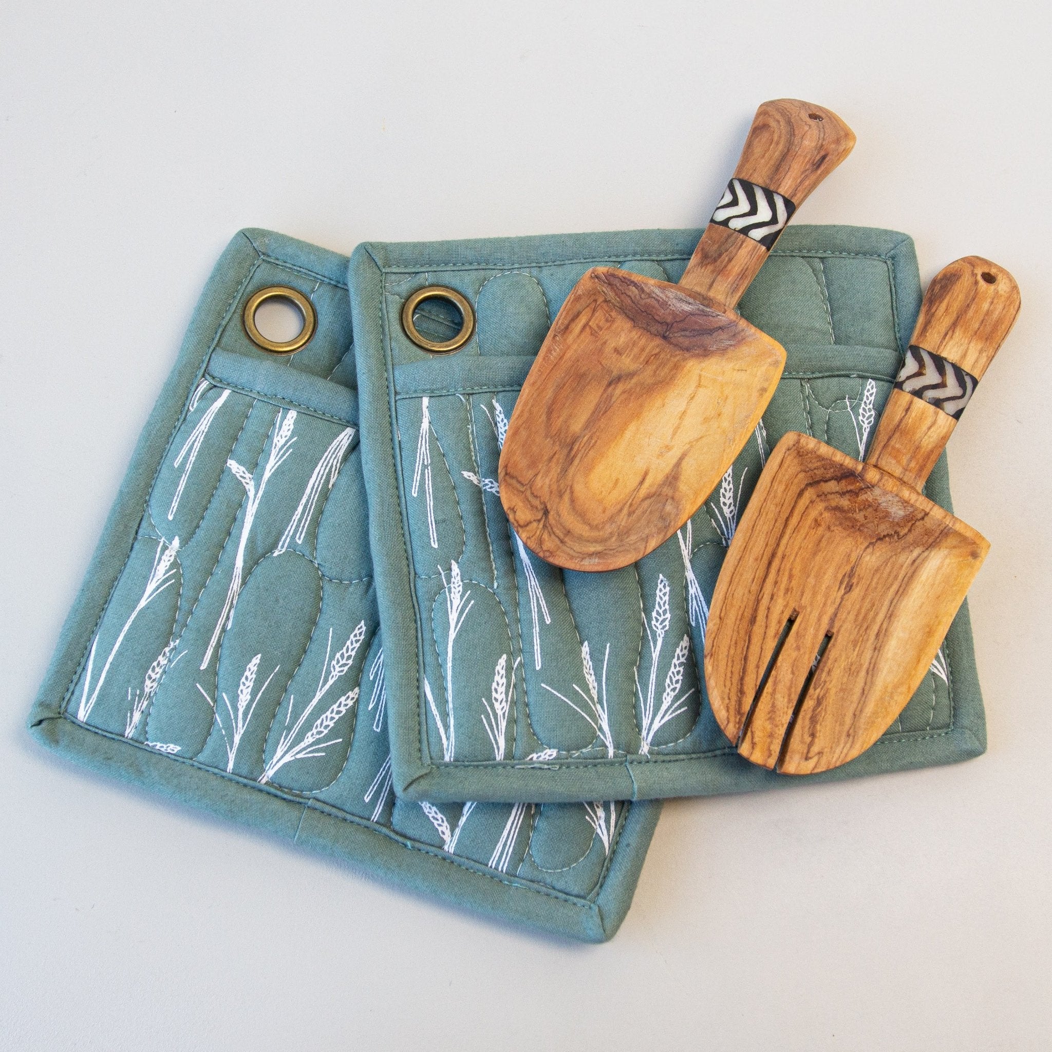 Screen Print Pot Holder and Spoon Set - handmade using local Kenyan materials by the women of Amani for a Fair Trade social enterprise