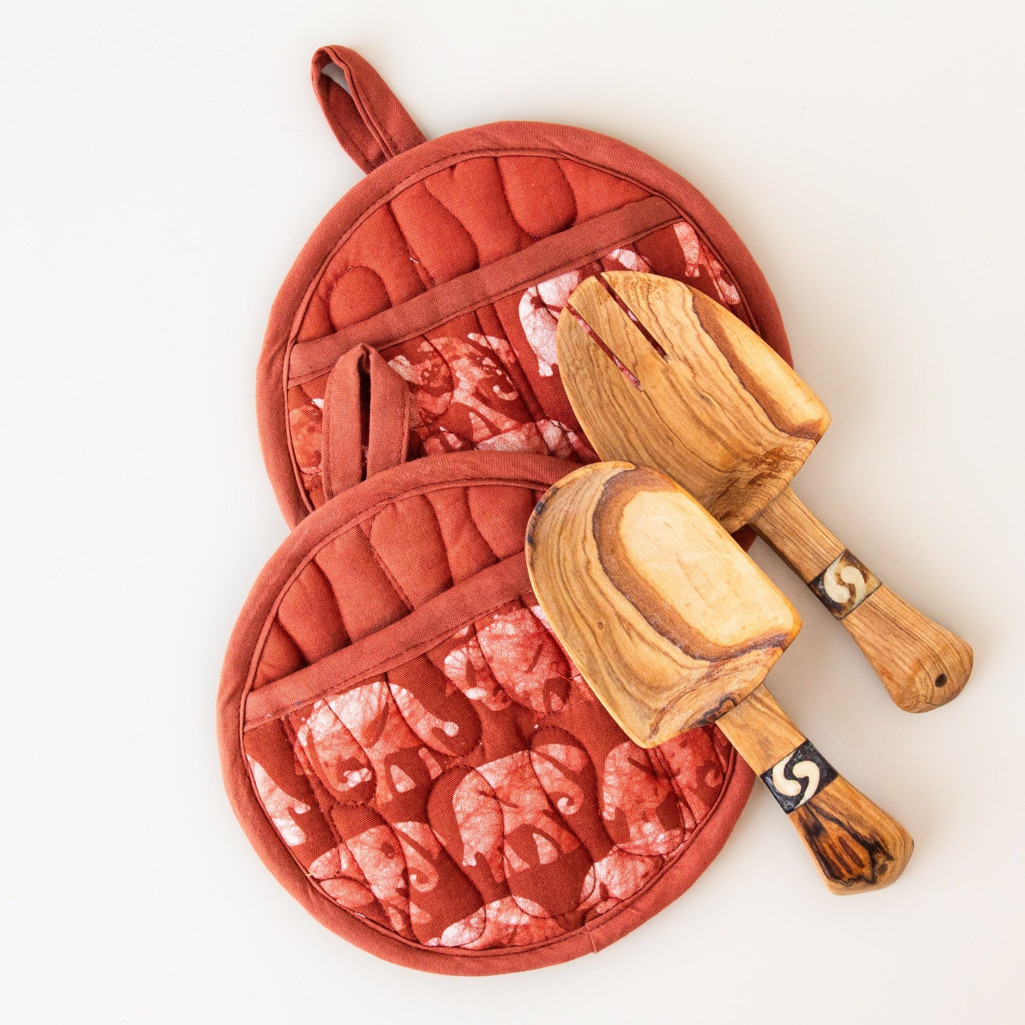 Pie mitt and spoon set - handmade by the Amani women in Kenya using local Kenyan materials for a Fair Trade social enterprise