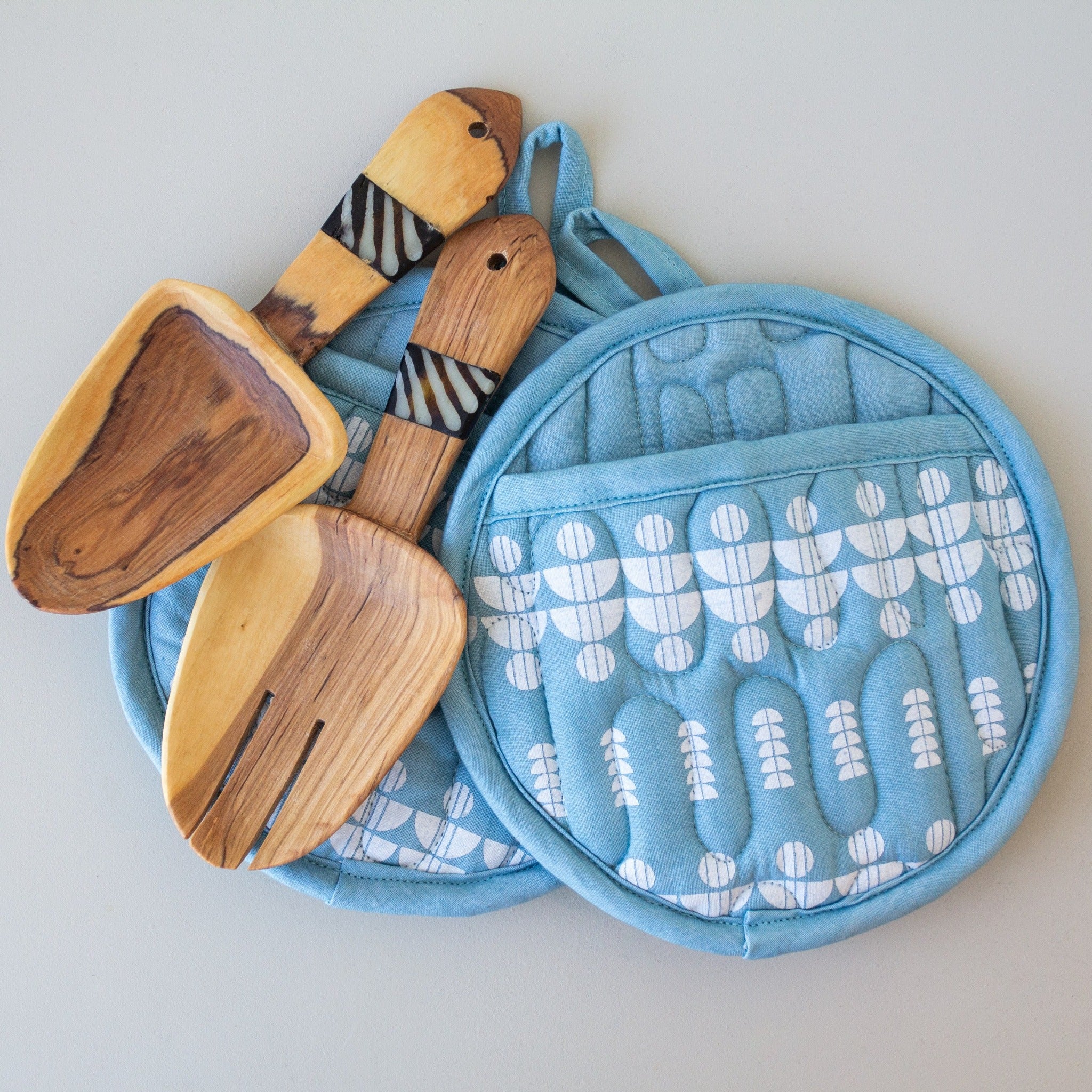Pie mitt and spoon set - handmade by the Amani women in Kenya using local Kenyan materials for a Fair Trade social enterprise