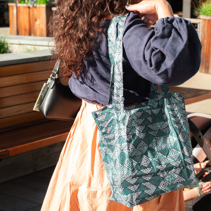 Folded Shopping Tote Buttoned - Amani ya Juu