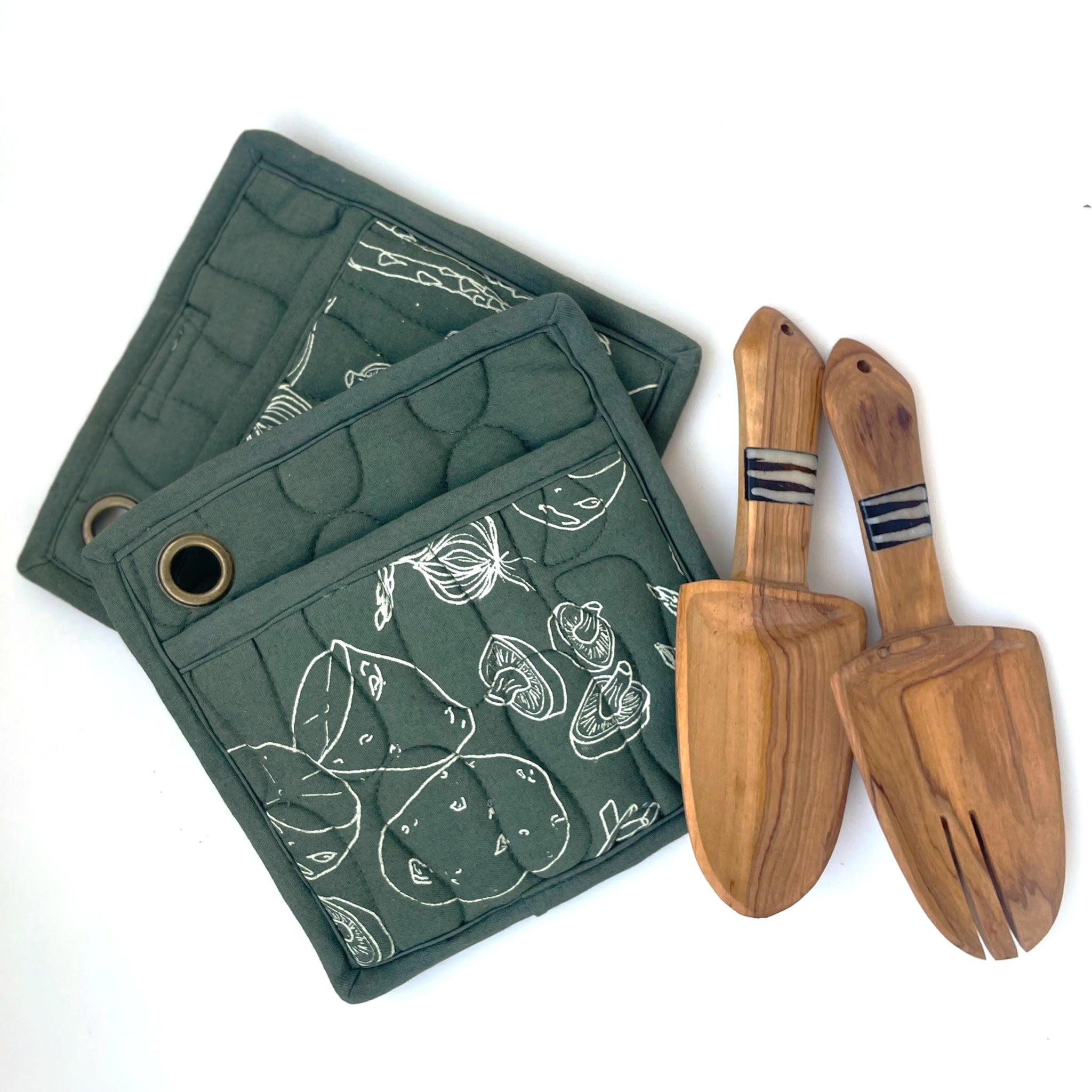 Screen Print Pot Holder and Spoon Set - handmade using local Kenyan materials by the women of Amani for a Fair-Trade social enterprise